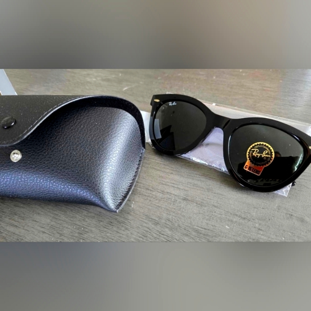 BNIB RAY-BAN WAYFARERS
